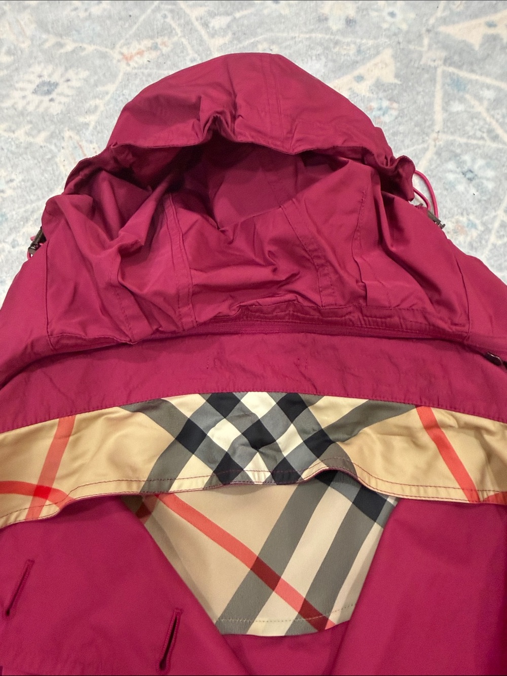 Burberry Rose Magenta Hooded Double-Breasted Rain Cape - Picture 8 of 17